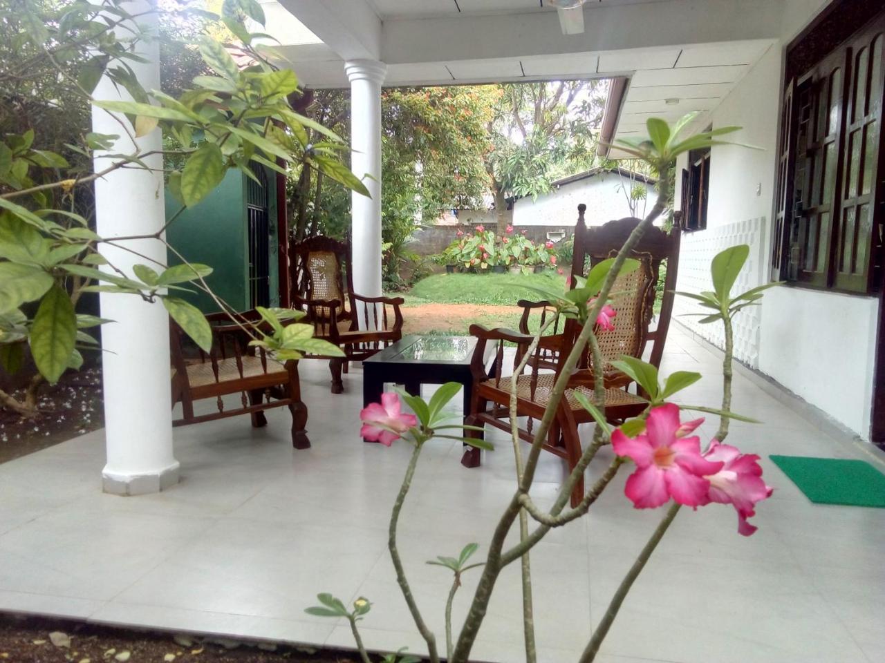 Ceylon Hostel-Galle Унаватуна Екстериор снимка